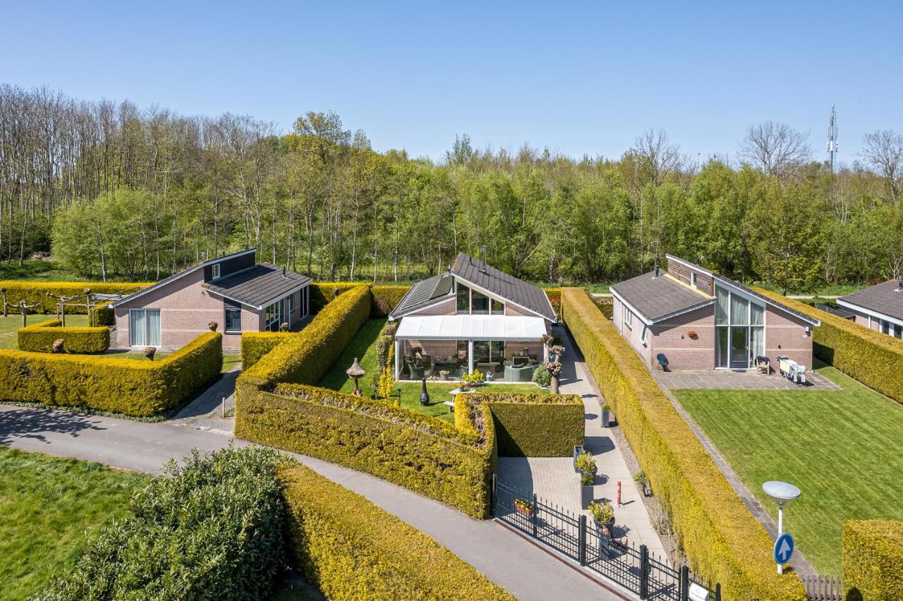 Vakantiewoning Met Serre En Airconditioning Tzummarum Esterno foto