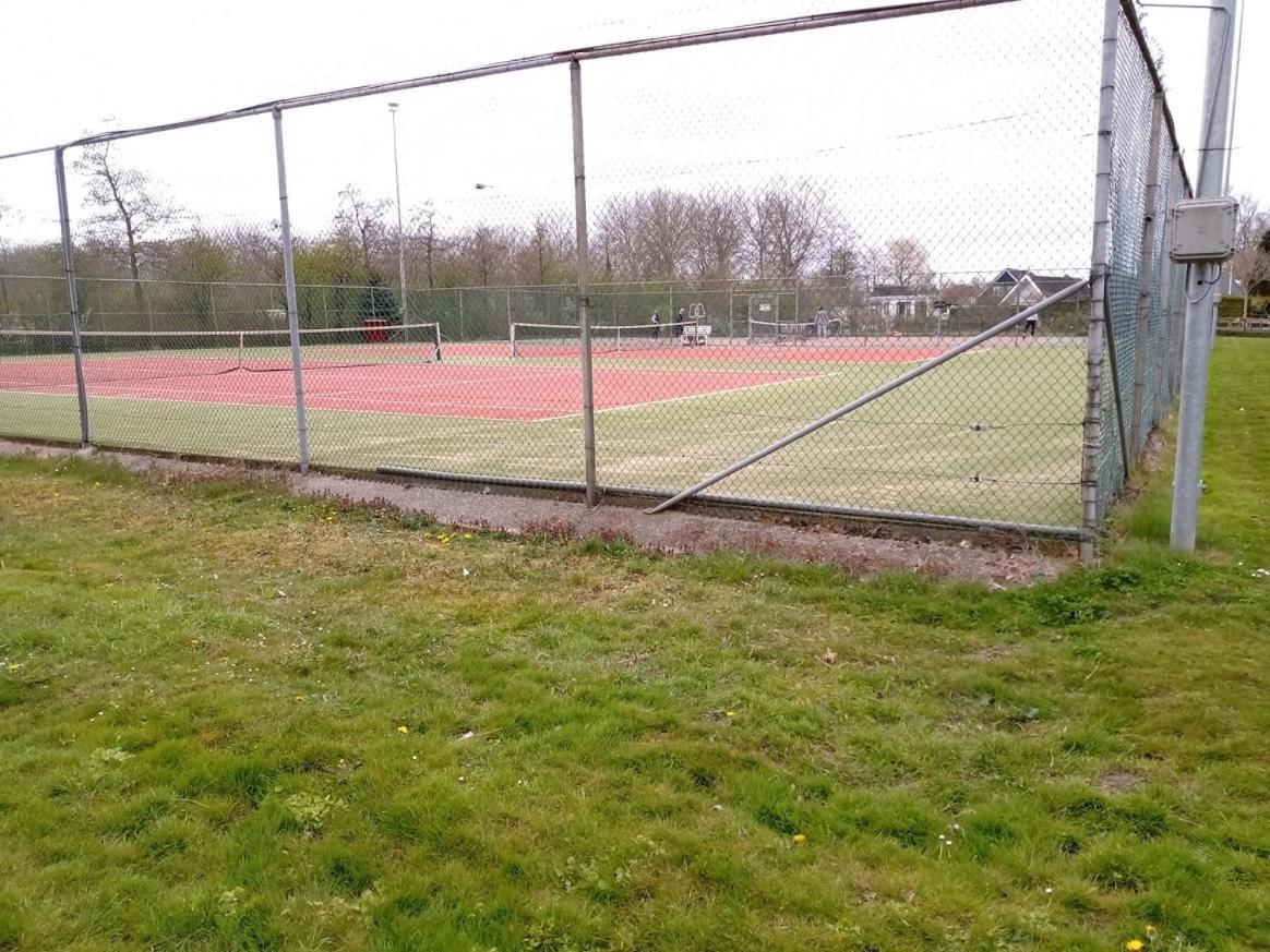 Vakantiewoning Met Serre En Airconditioning Tzummarum Esterno foto